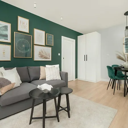 Stylish In With Parking, Bathtub, Balcony, And Desk By Renters * Warsaw