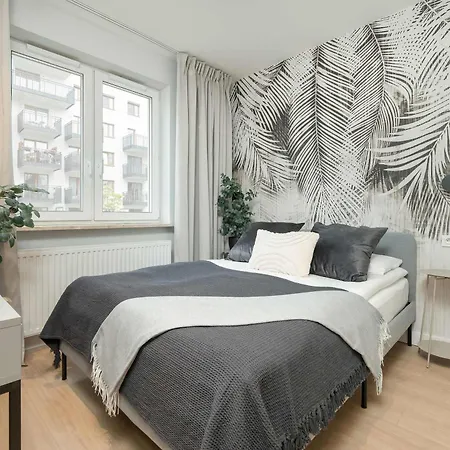 Stylish In With Parking, Bathtub, Balcony, And Desk By Renters * Warsaw
